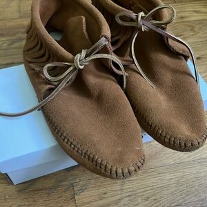 Minnetonka Women’s Moccasins size 9